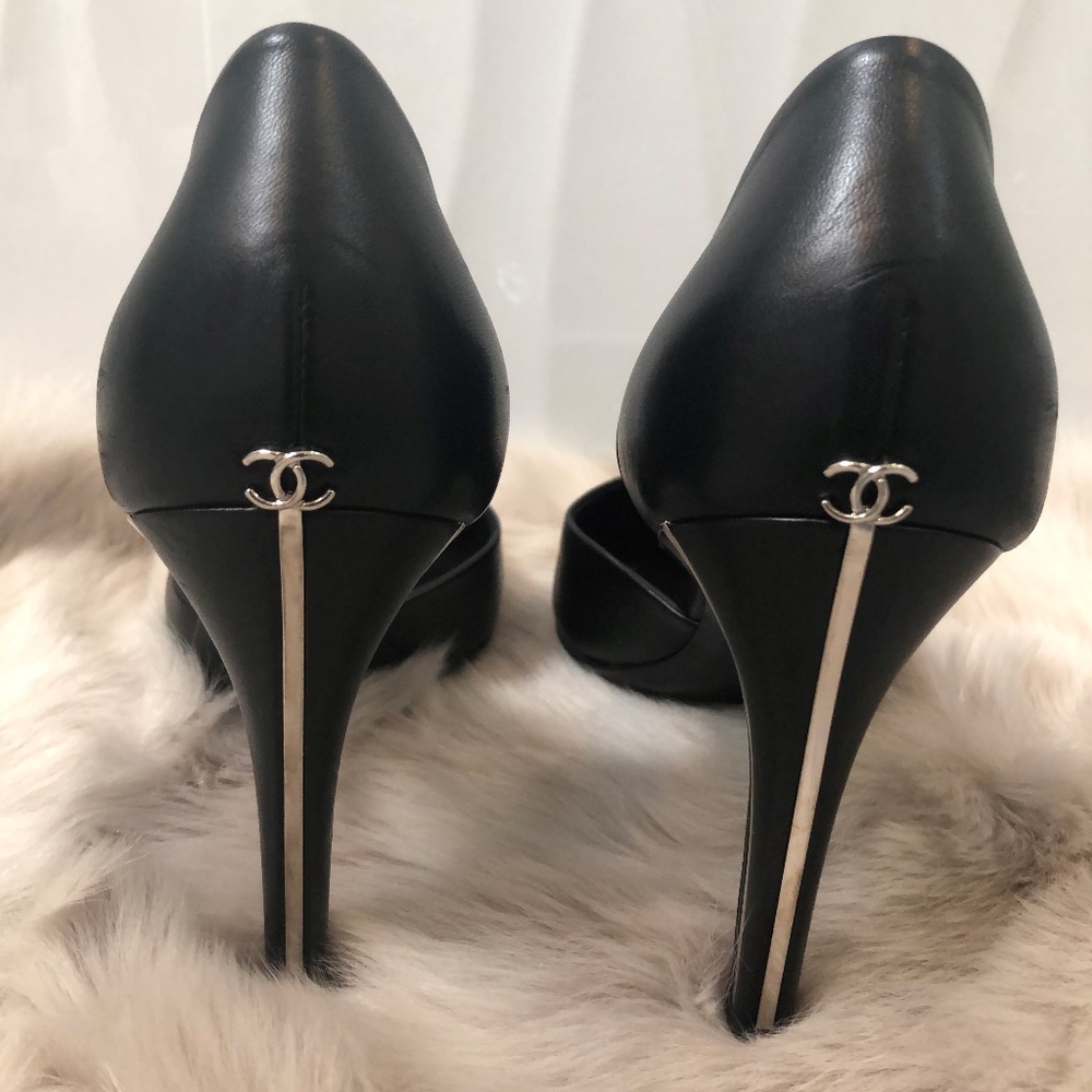 CHANEL Black Lambskin Leather HEELS PUMP
